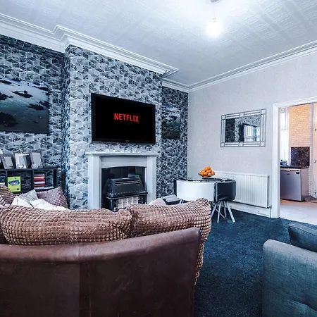 Stunning Three Bed House In Bradford Holiday home