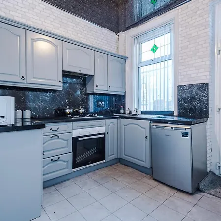 Stunning Three Bed House In Bradford Bradford (West Yorkshire)