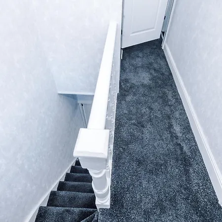 Stunning Three Bed House In Bradford Holiday home *