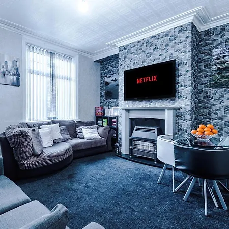 Holiday home Stunning Three Bed House In Bradford