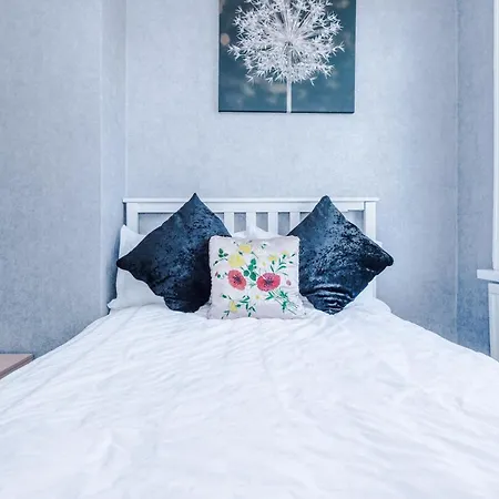 Stunning Three Bed House In Bradford *