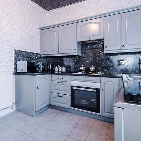 Stunning Three Bed House In Bradford Bradford (West Yorkshire)
